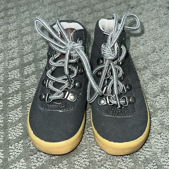 Baby Gap boots size 6 - Picture 2 of 6